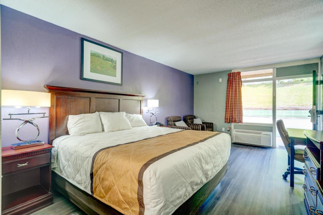 Budget Inn Top Of Ellijay Room photo