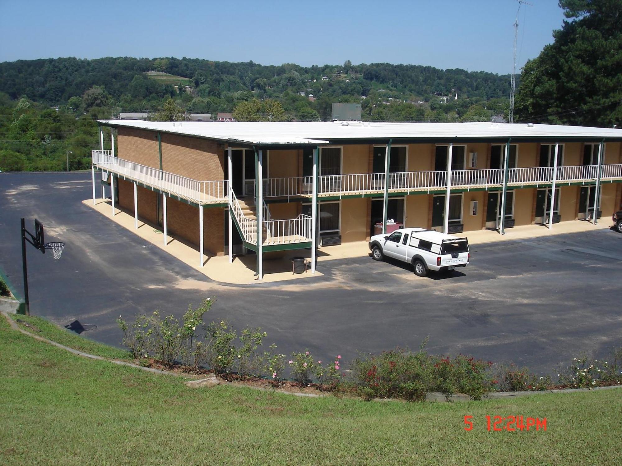 Budget Inn Top Of Ellijay Exterior photo